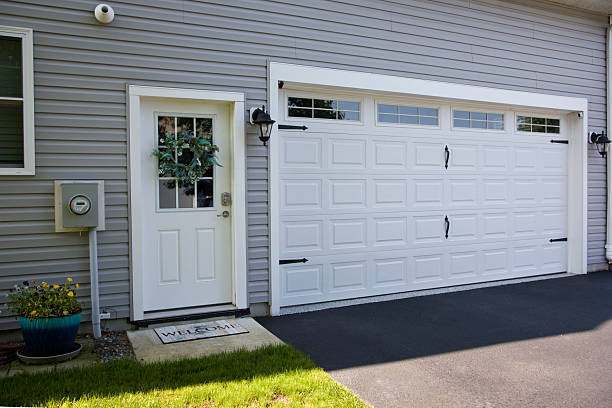 24/7 Emergency Garage Door Panel Replacement experts in Independence, WI